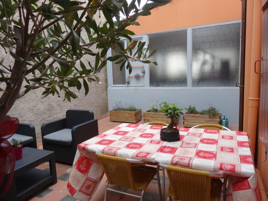 Appartement Spacieux Avec Grand Patio, 1Er Etage Sigean Esterno foto